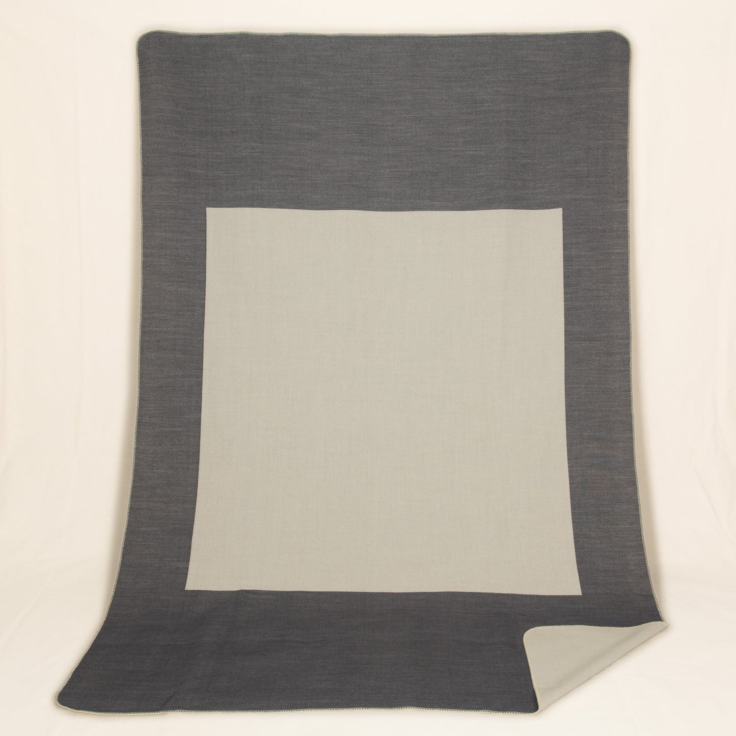 Throw/Wolldecke: SQUARE Anthrazit/Leinen