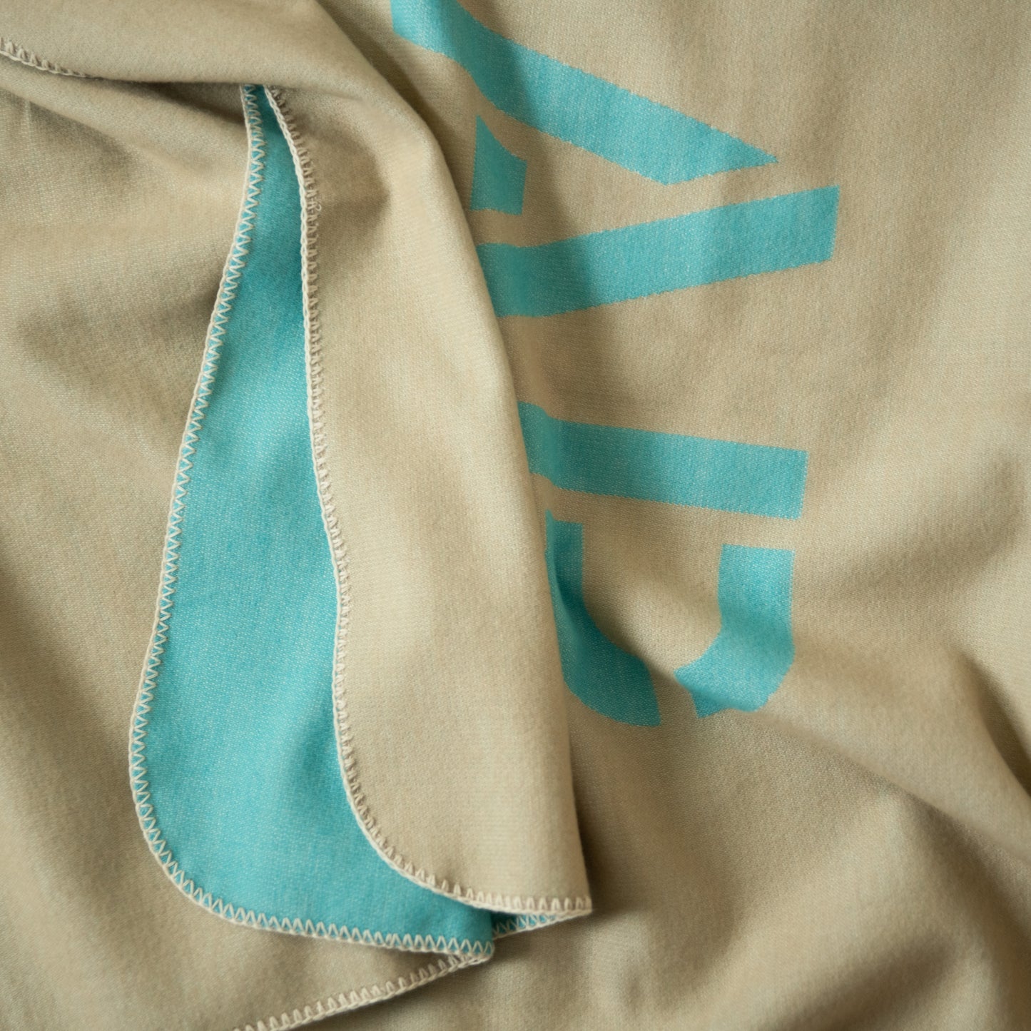 Wolldecke / Throw: NOFEAR Türkis/Sand