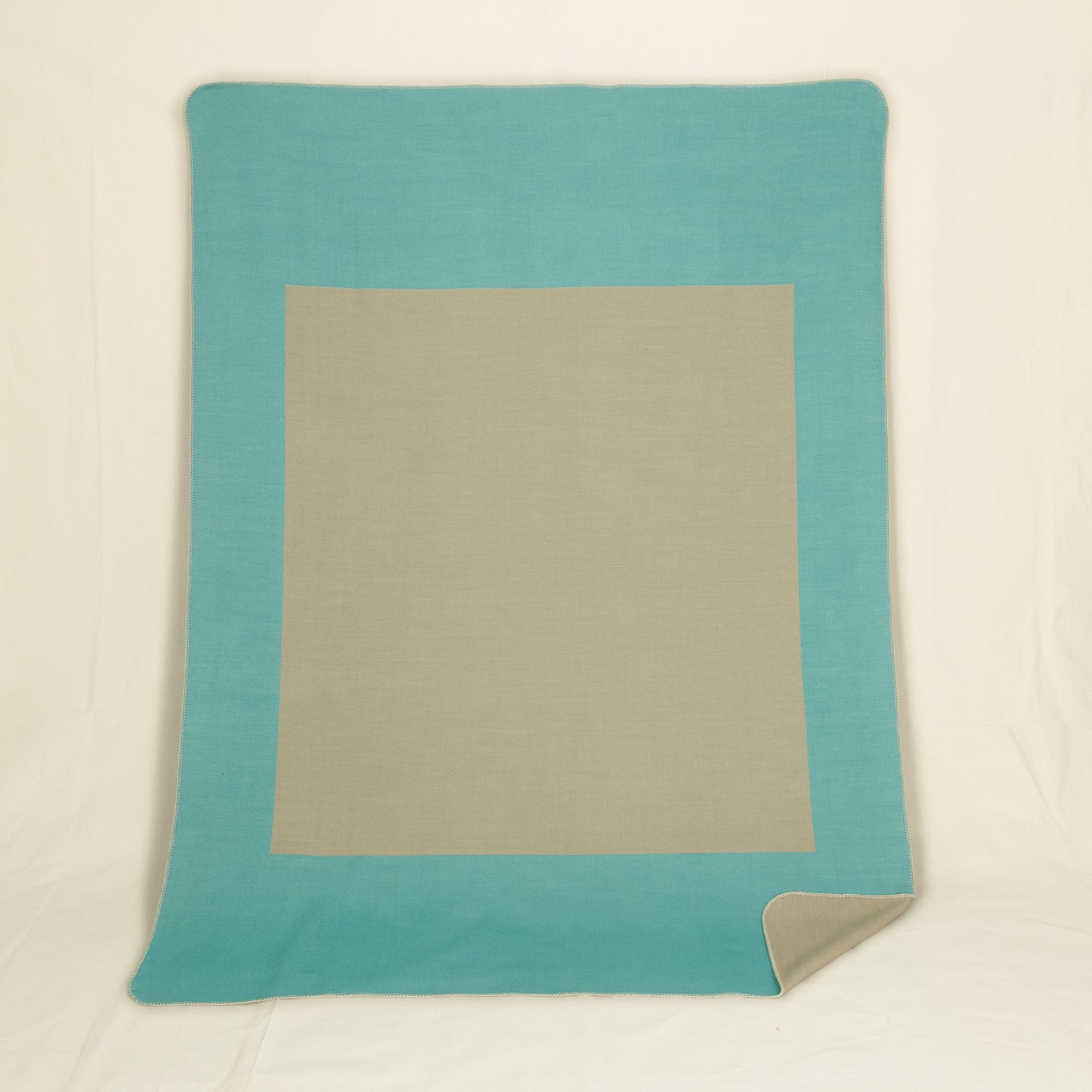 Wolldecke / Throw: SQUARE Türkis/Sand