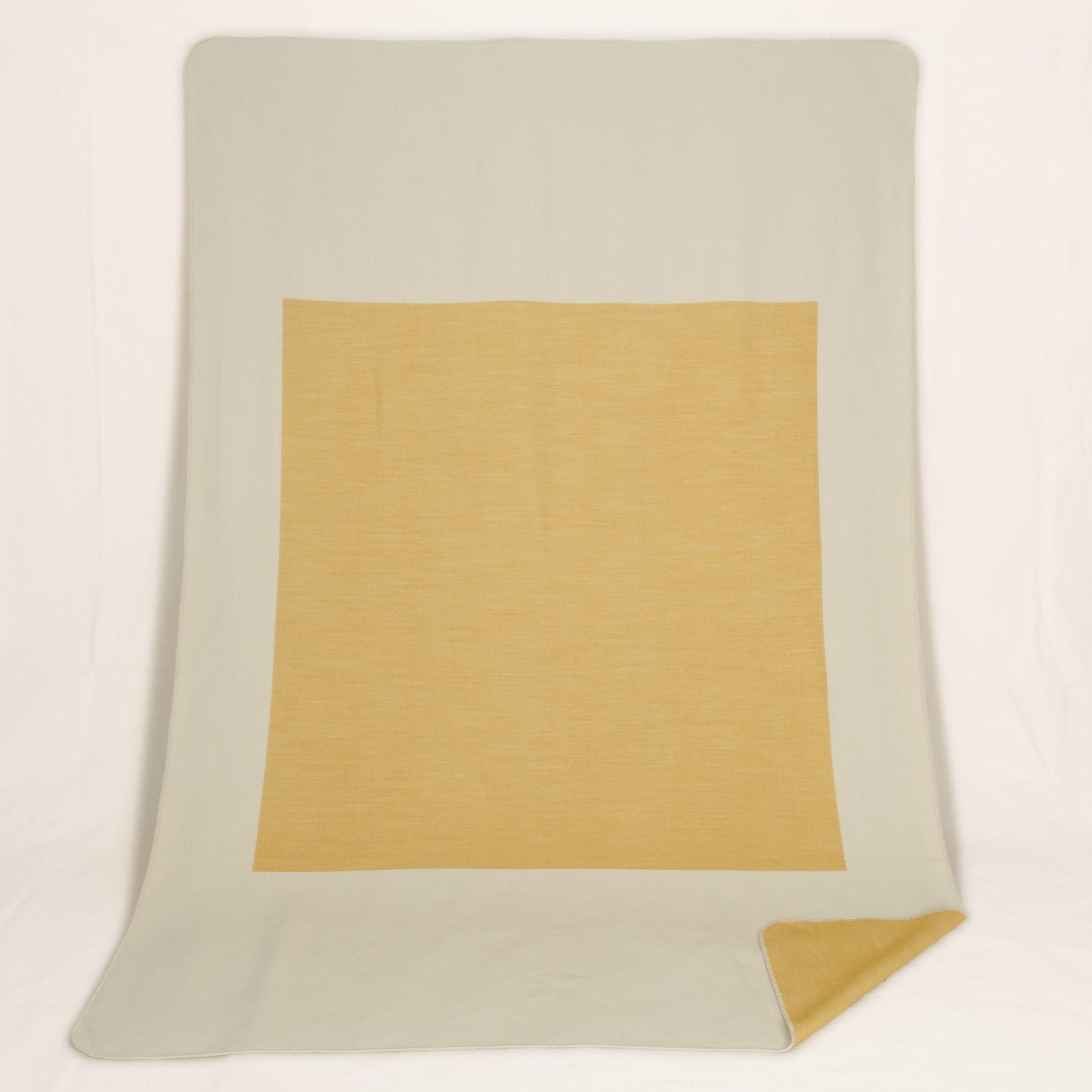 Wolldecke / Throw: SQUARE Neapelgelb/Leinen