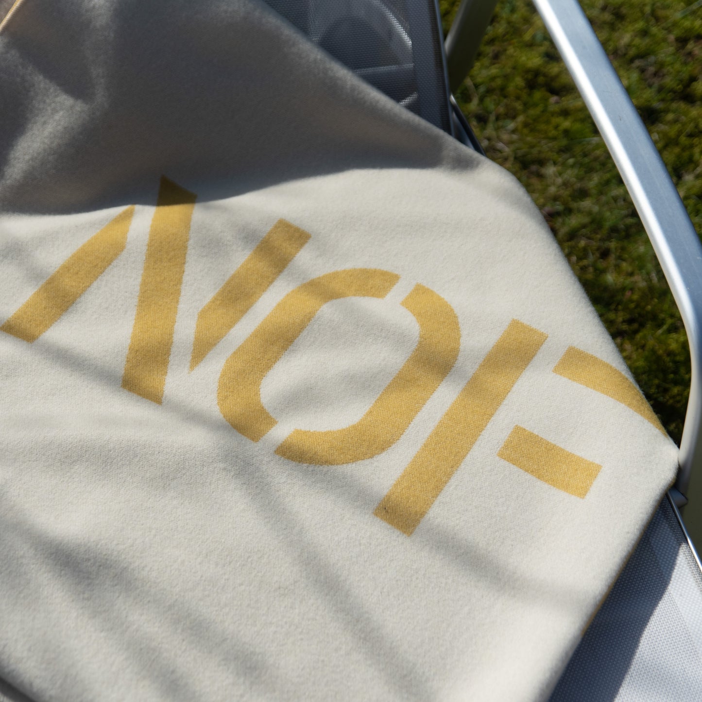Wolldecke / Throw: NOFEAR Neapelgelb/Leinen